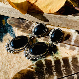 Larose Ganadonegro Onyx Post Earrings